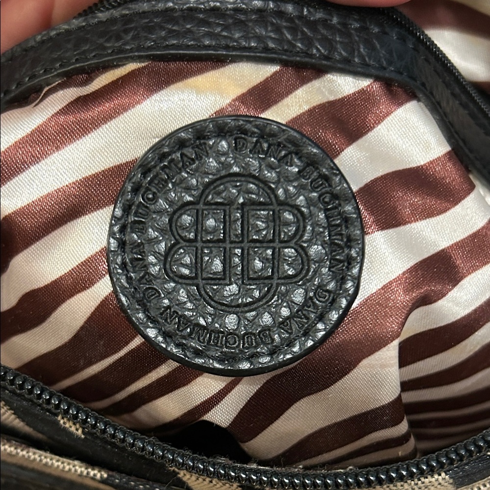 Dana Buchman Black/Tan Zebra Crossbody Bag Purse DB Logo Lined Adjustable Strap - Picture 5 of 9